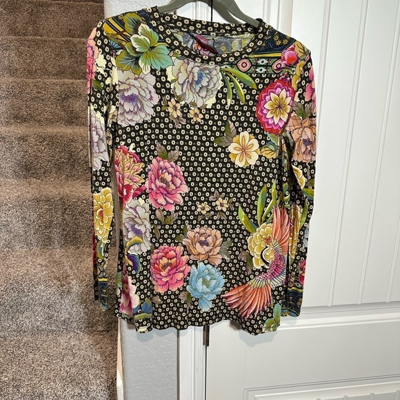 Johnny Was Fagan Favorite Long Sleeve Tee Shirt Soft Top Black with Floral Print - Picture 6 of 10